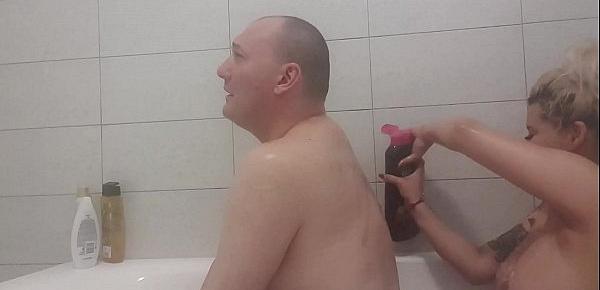  Couple take a shower